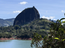 La route du caf&eacute; &agrave; travers les Andes - Guatape > Medellín