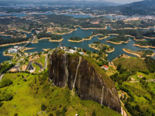 Colombia Tours - Guatape > Medellín