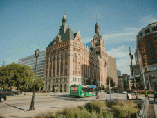 The Great Lakes Tour - Chicago, IL > Milwaukee, WI